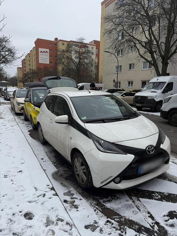 Weiß Gebraucht 2018 Toyota Aygo Kleinwagen | 5.300 € (Superpreis) - Bild 1/4