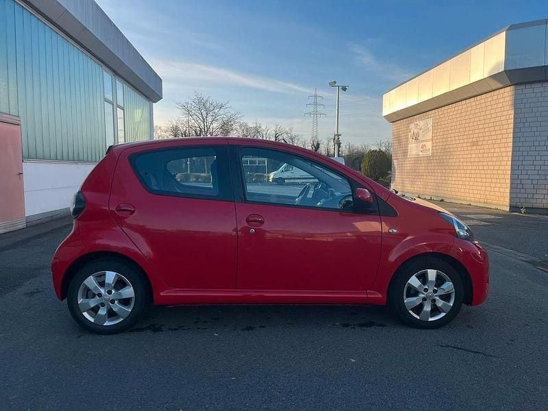 Gebraucht Toyota Aygo Cool 68 PS (50 kW) 2013 Rot Kleinwagen