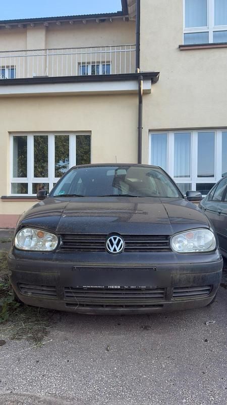 Schwarz Gebraucht 2001 VW Golf IV Kleinwagen | 400 € (Superpreis) - Bild 1/4