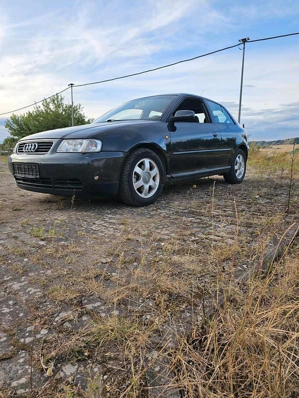 Grau Gebraucht 1999 Audi A3 Kleinwagen | 800 € (Guter Preis) - Bild 1/4