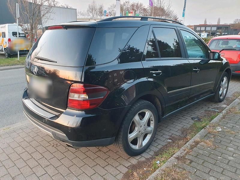 Gebraucht Mercedes ML320 224 PS (164 kW) 2005 Schwarz SUV