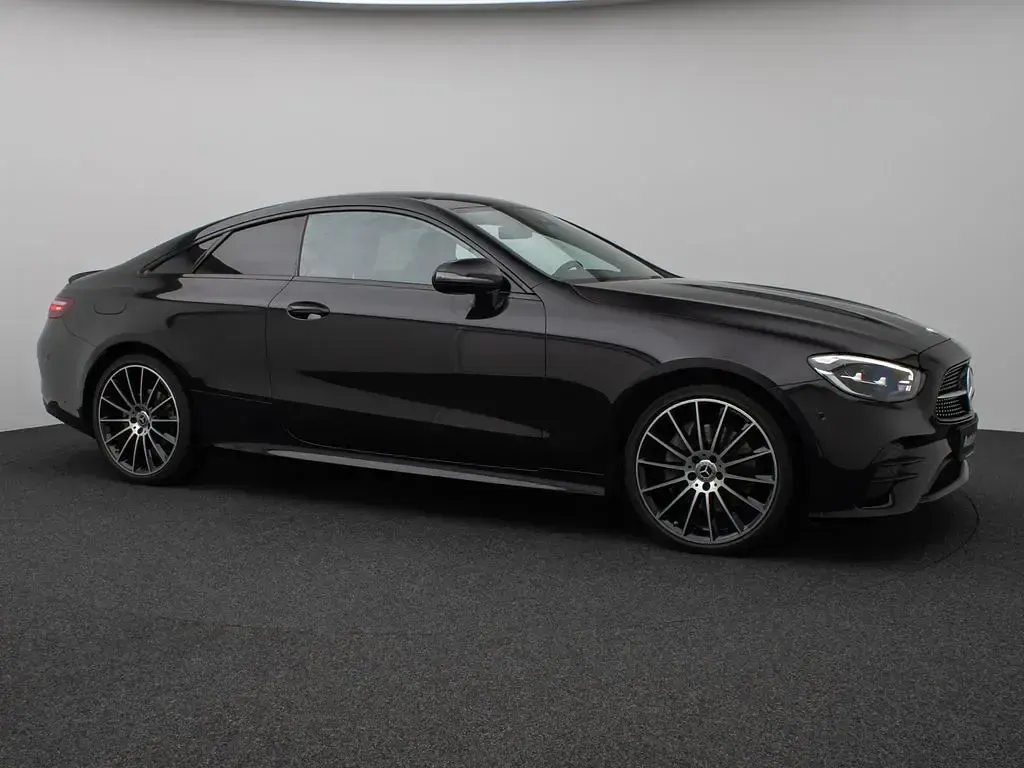 Gebraucht Mercedes E300 AMG 265 PS (194 kW) 2022 Schwarz Coupé
