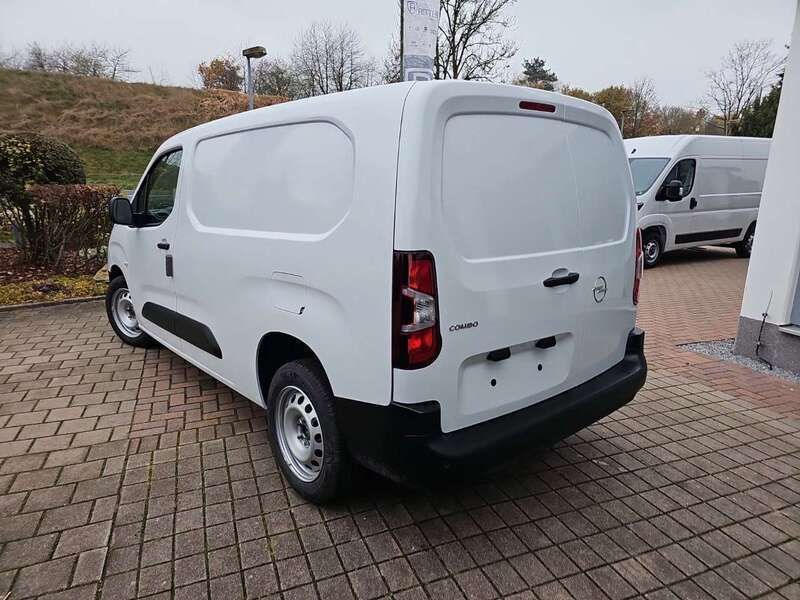 Gebraucht Opel Combo 131 PS (96 kW) 2024 Lackierung weiss icy/typ ausse Van / Kleinbus