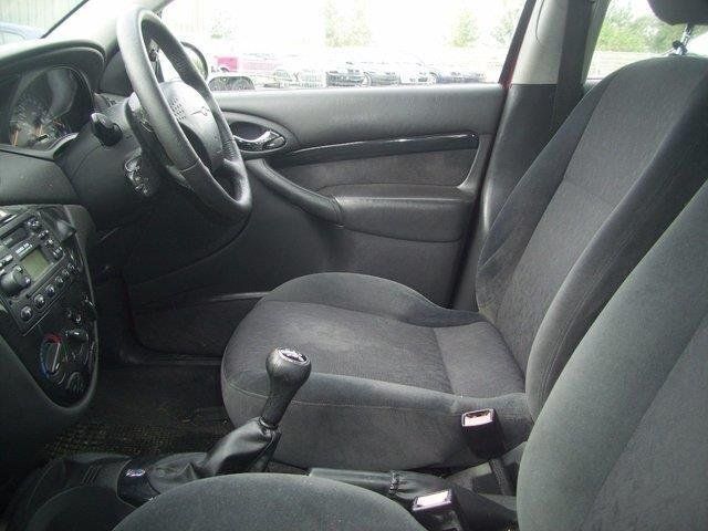 Gebraucht Ford Focus Ghia 101 PS (74 kW) 2001 Rot metallic Limousine