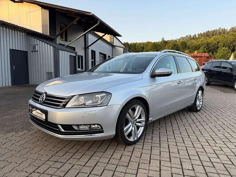 Reflexsilber Gebraucht 2012 VW Passat Highline Kombi | 5.749 € (Fairer Preis) - Bild 1/4