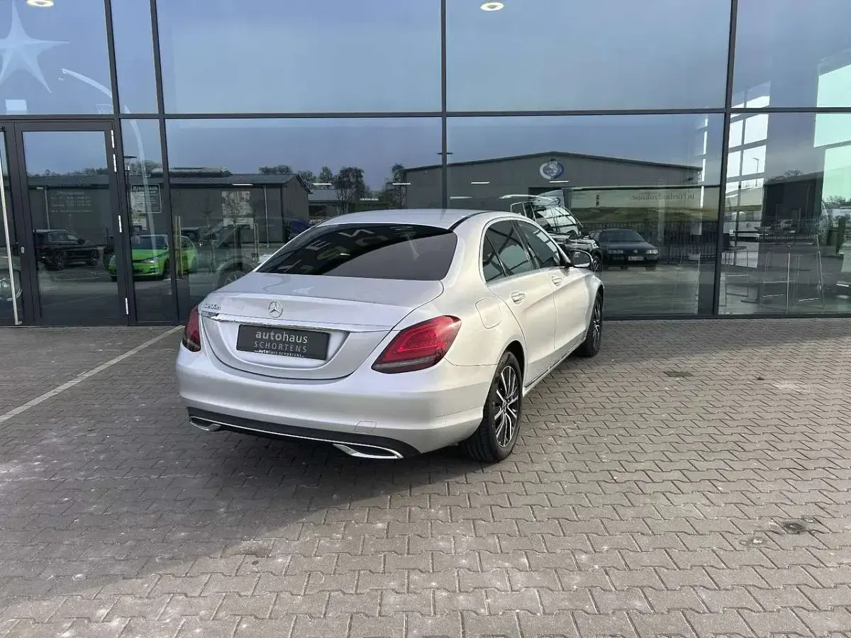 Gebraucht Mercedes C200 Exclusive 160 PS (117 kW) 2020 Iridiumsilber metallic Limousine