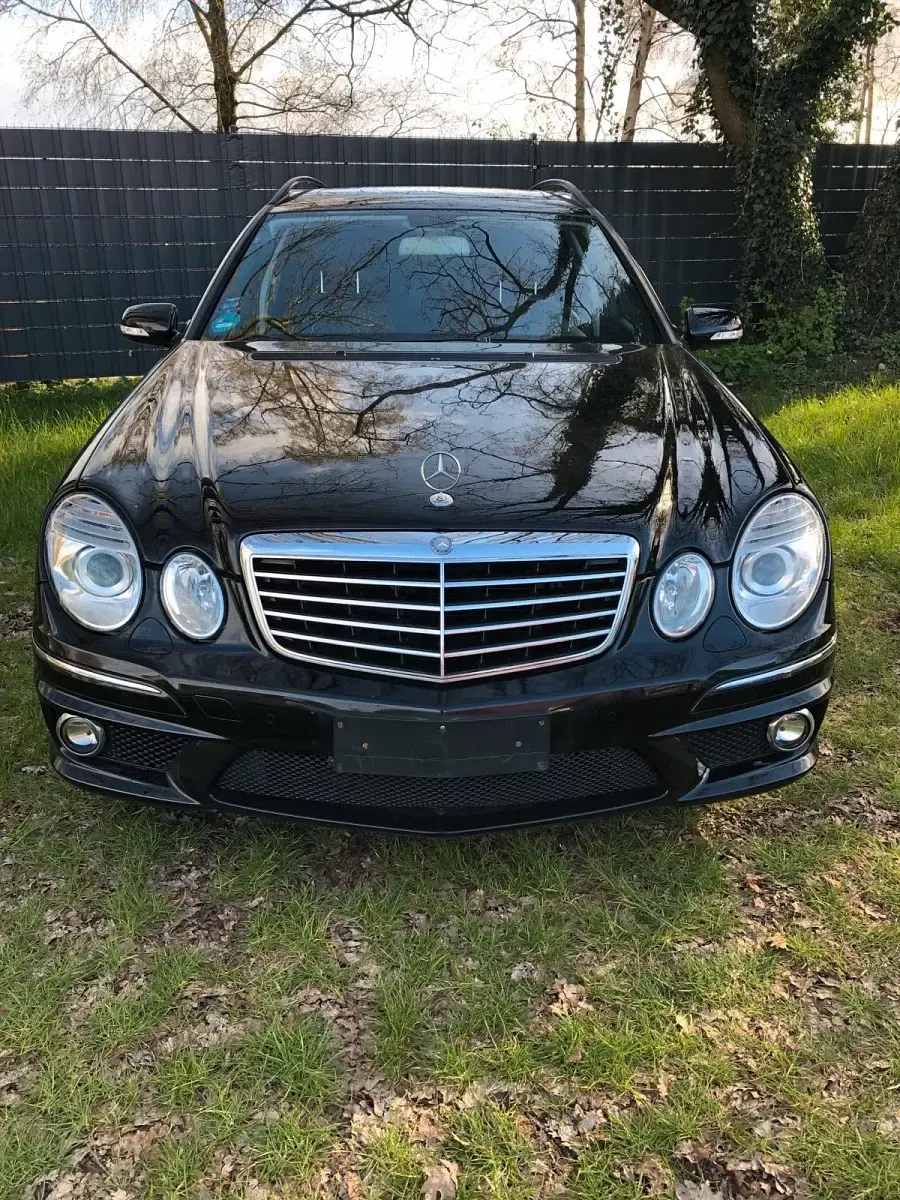 Używany Mercedes E500 Avantgarde 387 KM (284 kW) 2008 Czarny Kombi