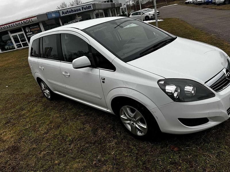 Gebraucht Opel Zafira Edition 140 PS (102 kW) 2010 Weiß Van / Kleinbus
