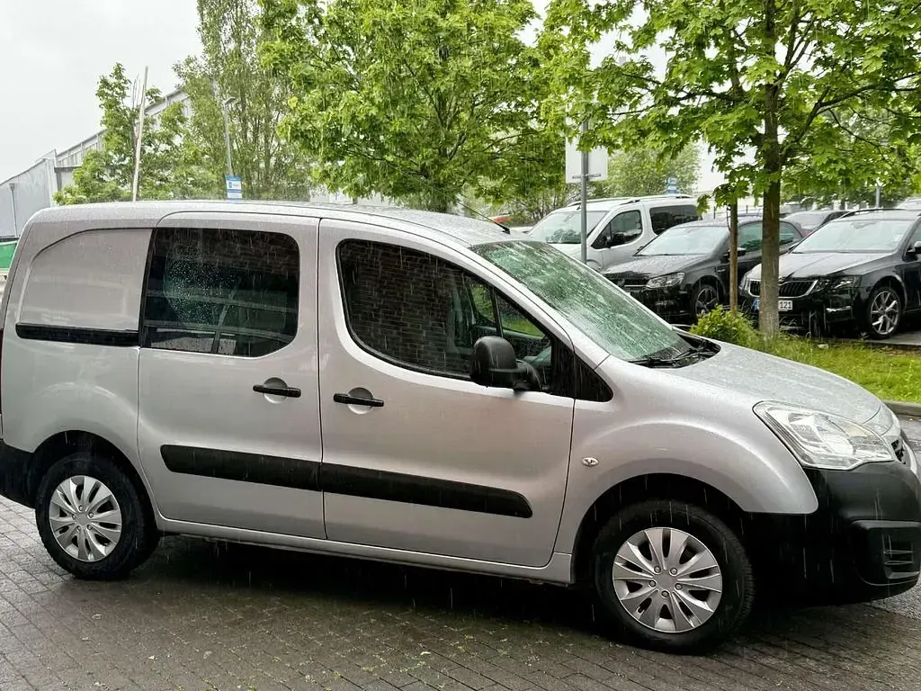 Gebraucht Peugeot Partner 99 PS (72 kW) 2016 Grau Van / Kleinbus