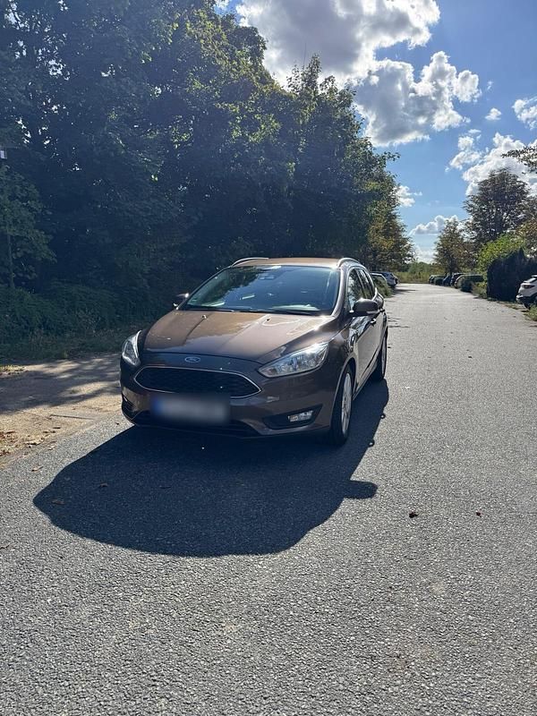 Braun Gebraucht 2016 Ford Focus Kombi | 6.550 € (Guter Preis) - Bild 1/4