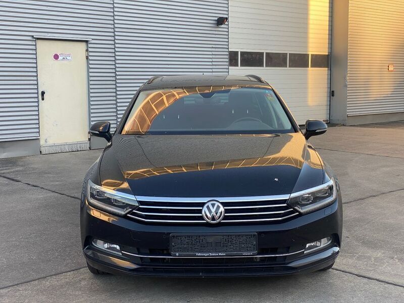 Gebraucht VW Passat Comfortline 150 PS (110 kW) 2018 Schwarz metallic Kombi