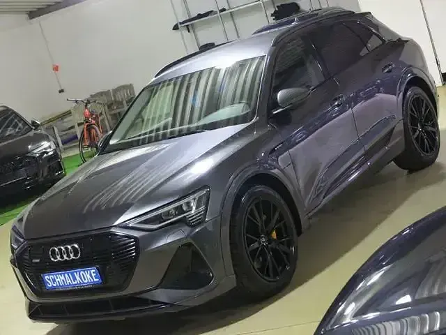 Używany Audi e-tron Performance 300 kW (408 KM) 2023 Szary SUV