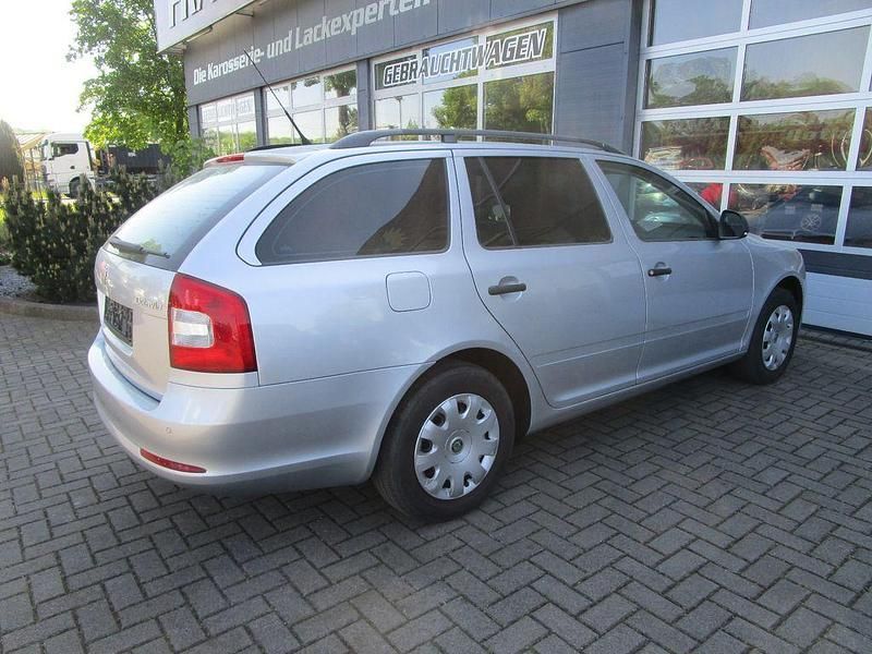 Gebraucht Skoda Octavia Classic 102 PS (75 kW) 2010 Silber Kombi