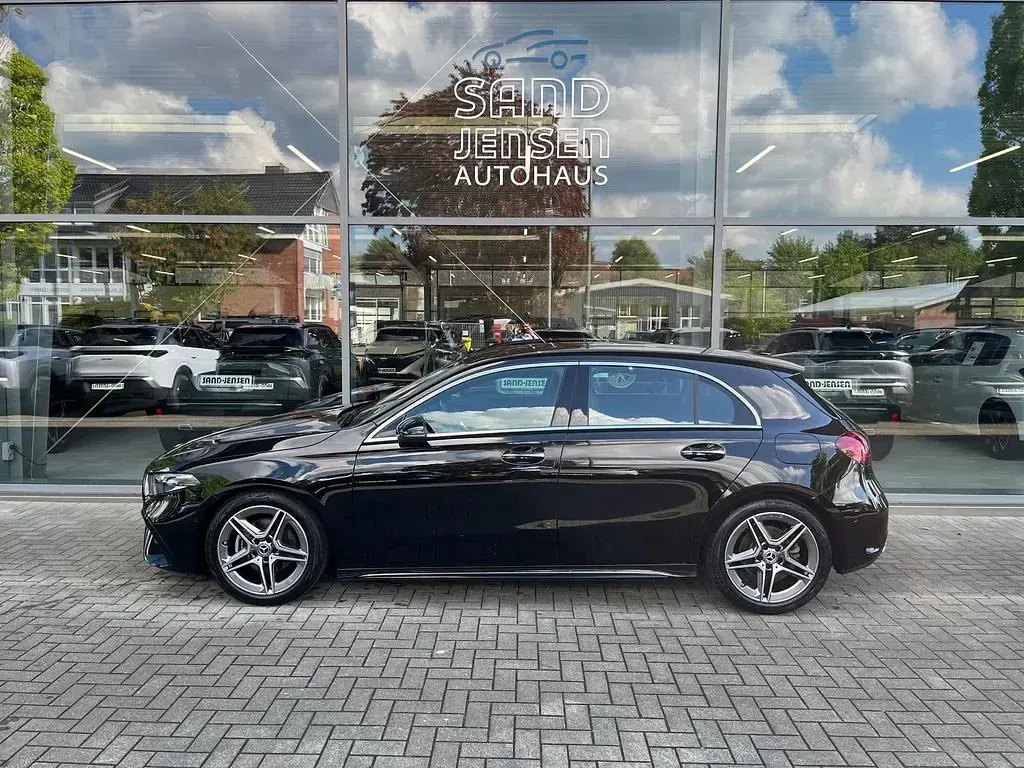 Gebraucht Mercedes A200 Advanced Plus 163 PS (119 kW) 2025 Kosmosschwarz metallic Limousine