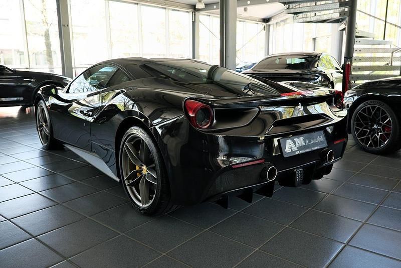 Second-hand Ferrari 488 669 CP (492 kW) 2016 Negru Coupe