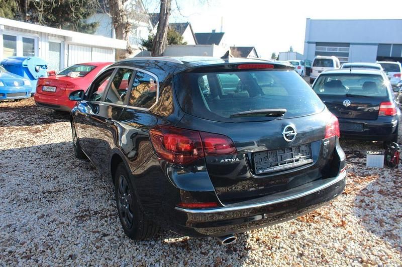 Gebraucht Opel Astra Innovation 165 PS (121 kW) 2013 Schwarz Kombi