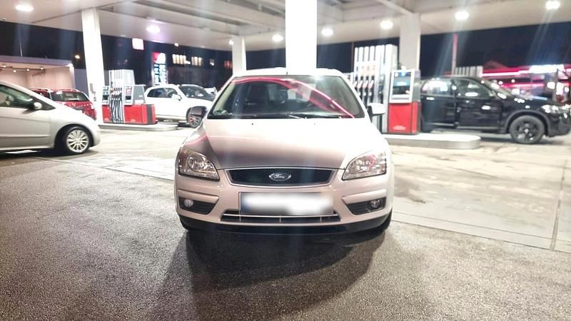 Gebraucht Ford Focus 100 PS (73 kW) 2008 Silber Kombi