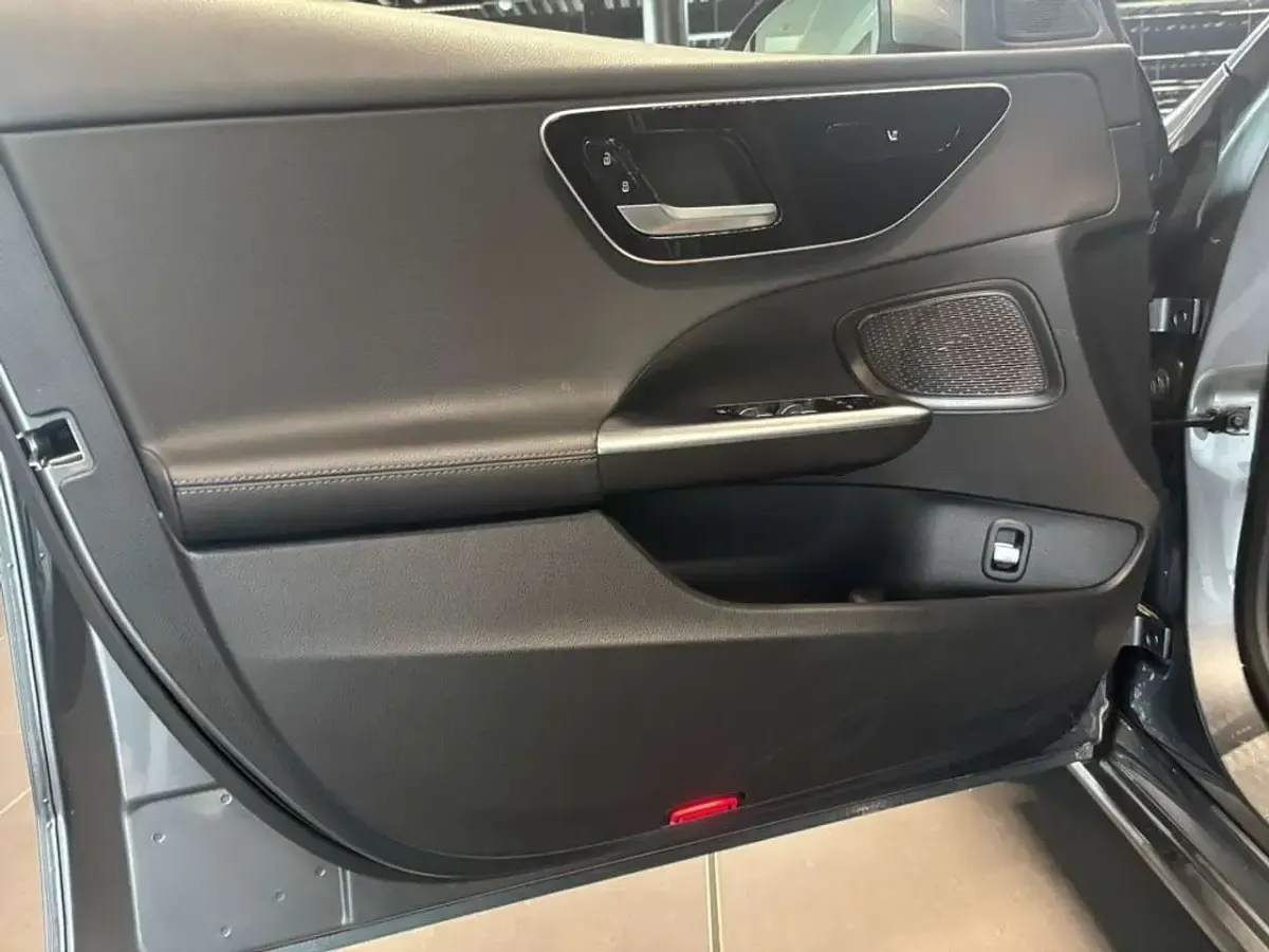 Gebraucht Mercedes C200 Avantgarde 163 PS (119 kW) 2025 Grau Limousine