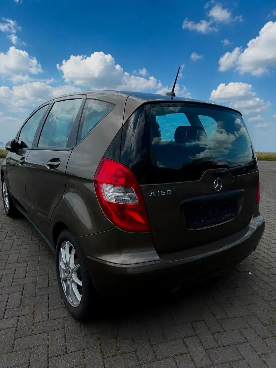 Gebraucht Mercedes A160 95 PS (69 kW) 2012 Braun Kleinwagen
