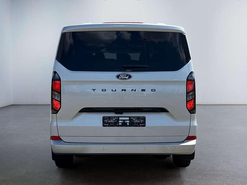 Neu Ford Tourneo Titanium 150 PS (110 kW) 2025 Moondust silver metallic Van / Kleinbus