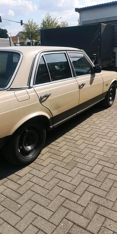 Gebraucht Mercedes E230 136 PS (100 kW) 1983 Beige Limousine