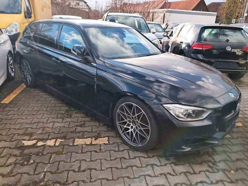 Gebraucht BMW 320 184 PS (135 kW) 2013 Schwarz Kombi