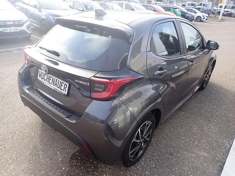 Gebraucht Toyota Yaris Team 116 PS (85 kW) 2022 Grau Limousine