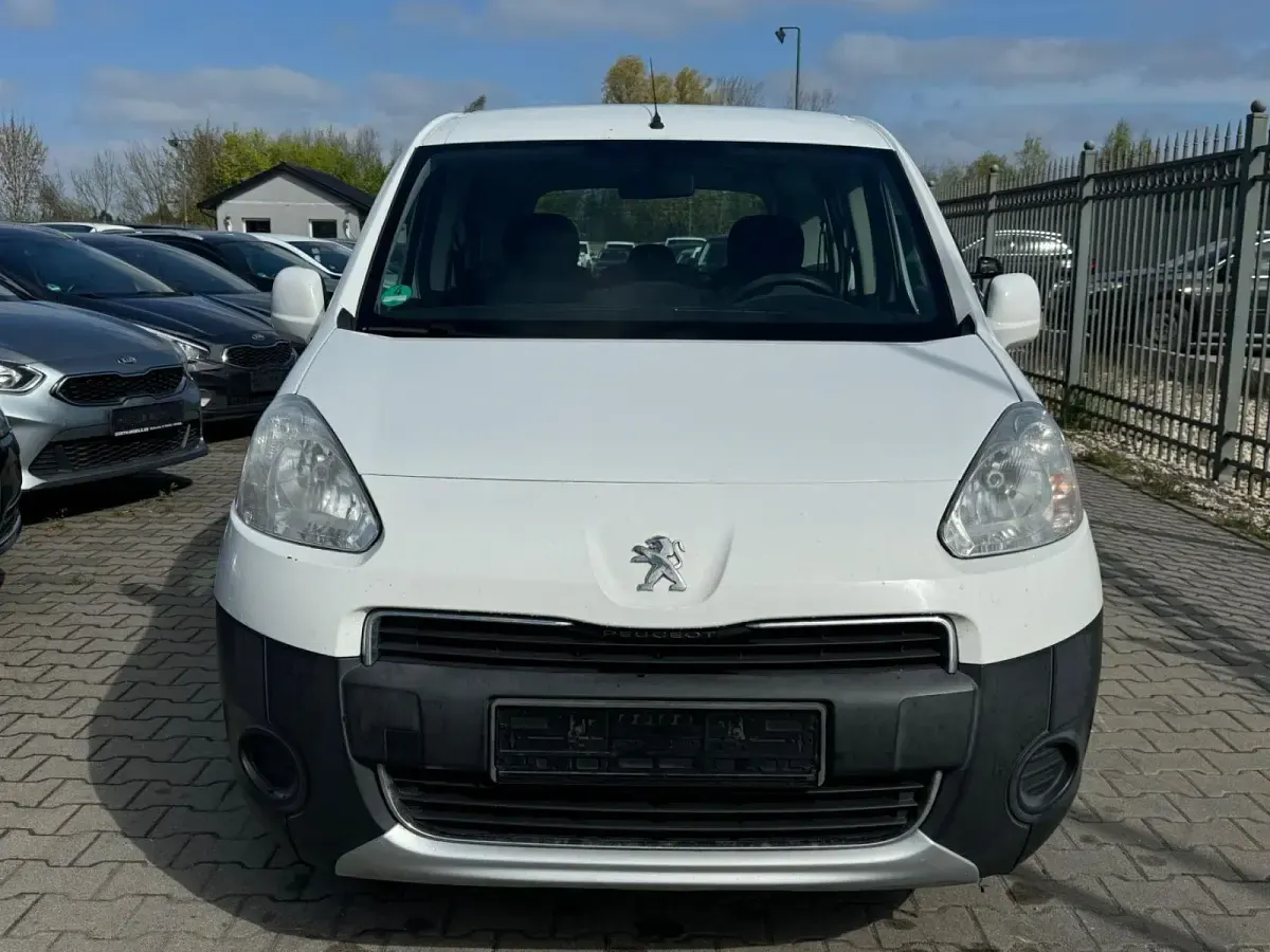 Gebraucht Peugeot Partner Tepee Active 92 PS (67 kW) 2012 Van / Kleinbus