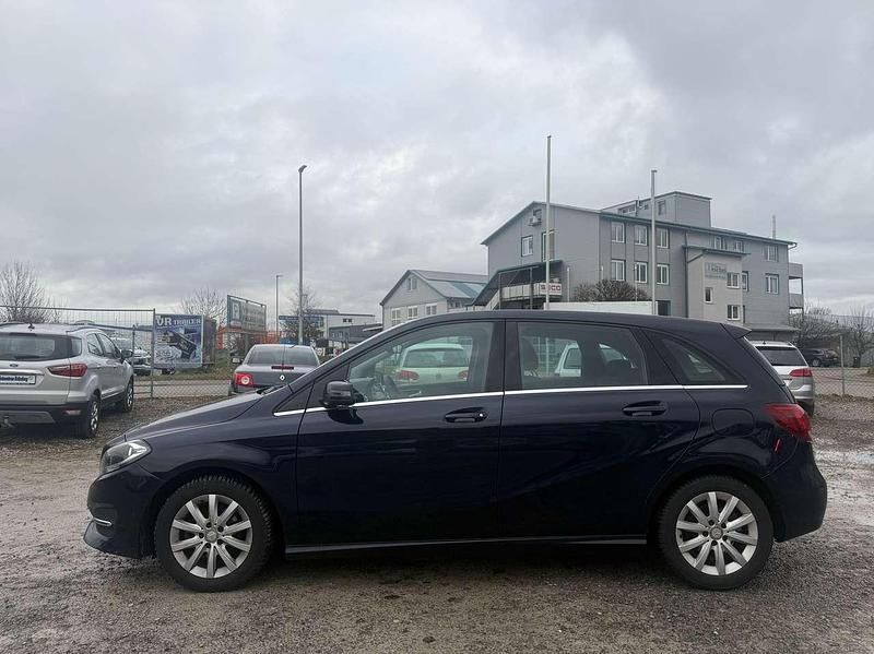 Gebraucht Mercedes B180 109 PS (80 kW) 2016 Cavansitblau  metalliclack Van / Kleinbus