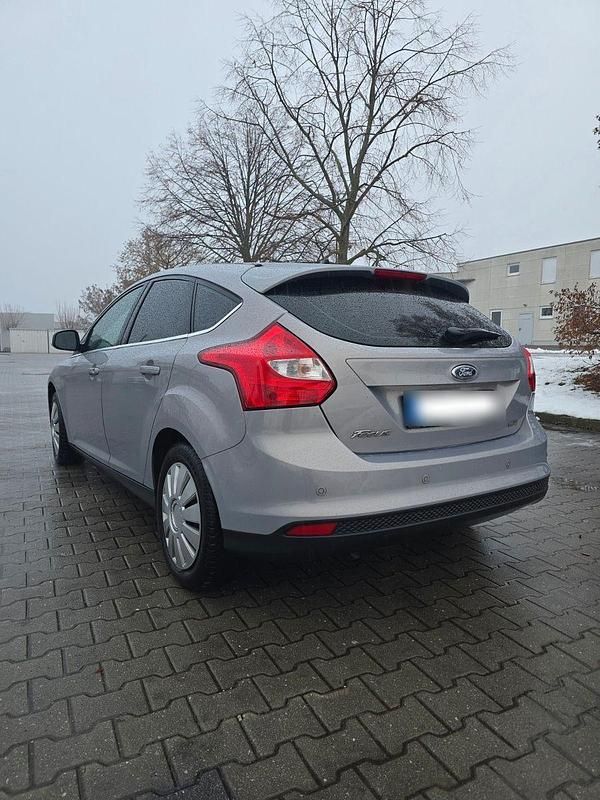 Gebraucht Ford Focus Ambiente 101 PS (74 kW) 2013 Grau Kombi