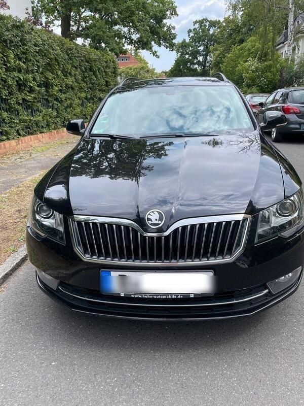 Schwarz Gebraucht 2014 Skoda Superb Ambition Kombi | 9.500 € (Guter Preis) - Bild 1/4