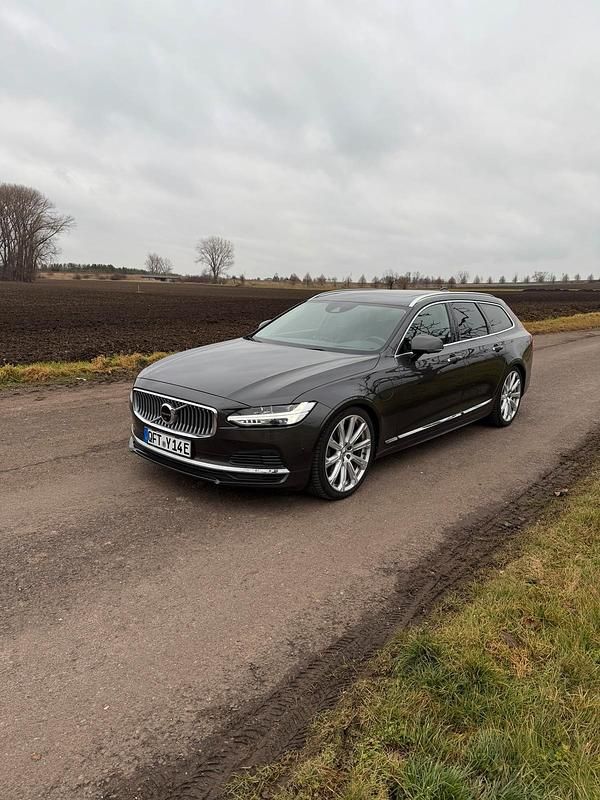 Braun Gebraucht 2021 Volvo V90 Inscription Kombi | 33.900 € (Guter Preis) - Bild 1/4