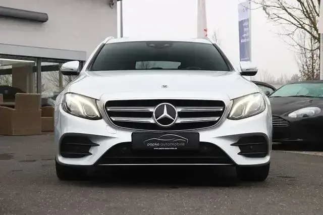 Gebraucht Mercedes E220 AMG line 194 PS (142 kW) 2017 Silber Kombi