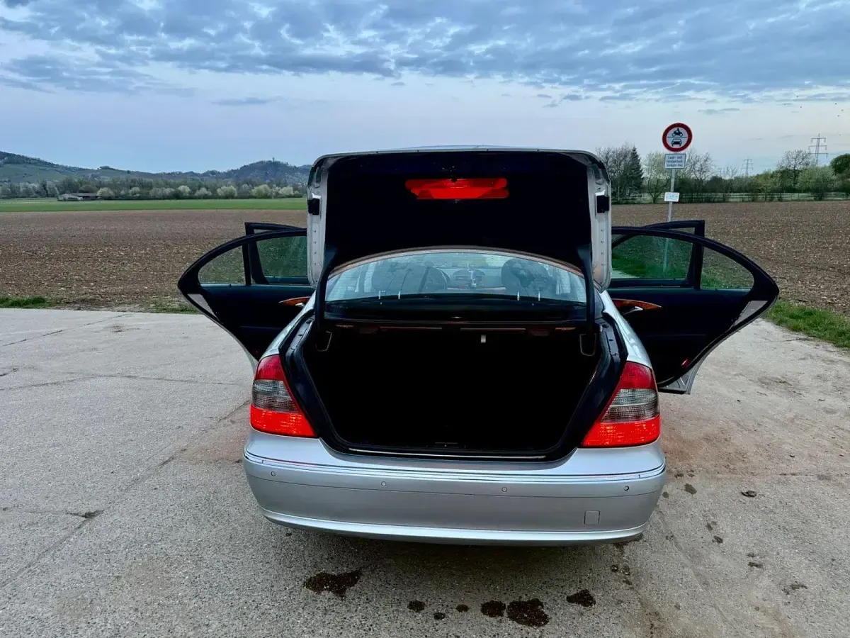 Gebraucht Mercedes E220 Classic 170 PS (125 kW) 2006 Silber Limousine