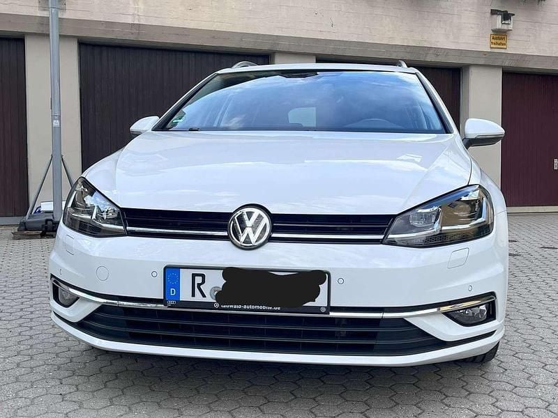 Weiß Gebraucht 2019 VW Golf VII Highline Kombi | 19.400 € (Fairer Preis) - Bild 1/4