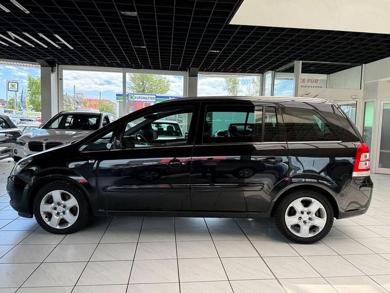 Gebraucht Opel Zafira Innovation 140 PS (102 kW) 2011 Schwarz Van / Kleinbus