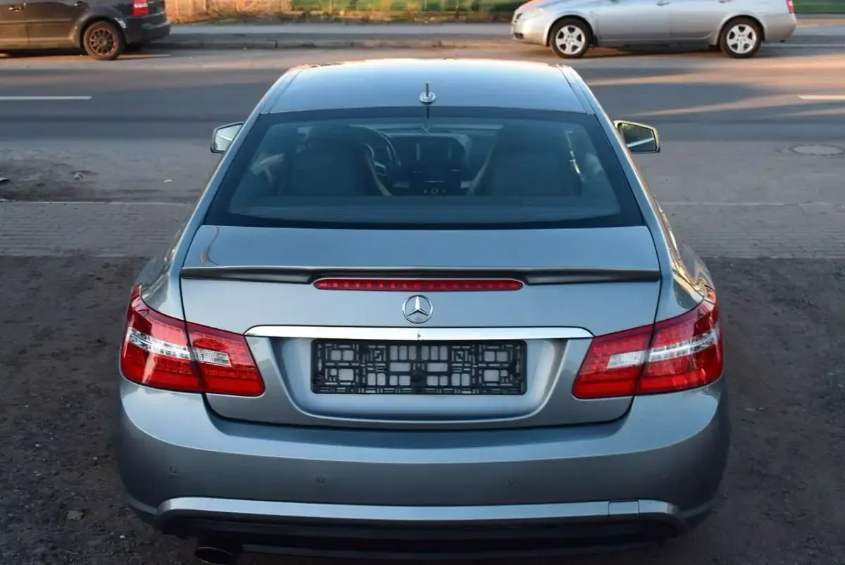 Gebraucht Mercedes E250 204 PS (150 kW) 2012 Silber Coupé