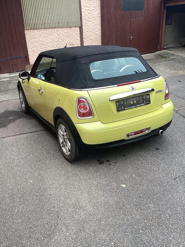 Gebraucht Mini Cooper Cabriolet 115 PS (84 kW) 2010 Gelb Cabrio