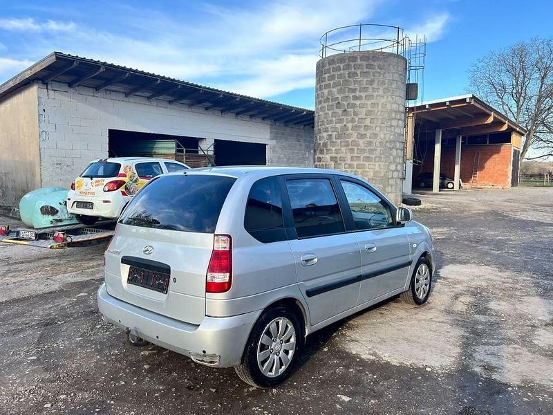 Gebraucht Hyundai Matrix 103 PS (75 kW) 2009 Silber Van / Kleinbus