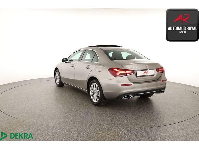 Gebraucht Mercedes A250 160 PS (117 kW) 2020 Silber (metallic) Limousine