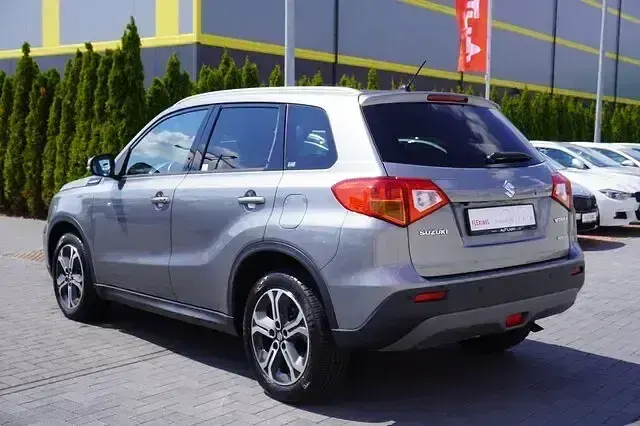 Gebraucht Suzuki Vitara Comfort+ 120 PS (88 kW) 2018 Titan dark gray pearl metallic SUV