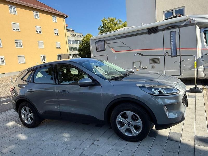 Używany Ford Kuga Cool & Connect 190 KM (139 kW) 2021 Srebrny SUV