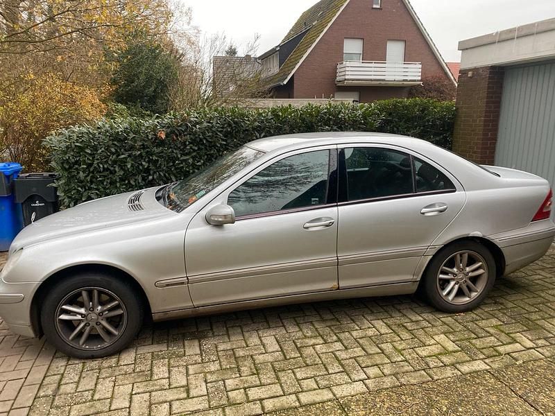 Silber Gebraucht 2001 Mercedes C240 Limousine | 1.199 € (Superpreis) - Bild 1/4