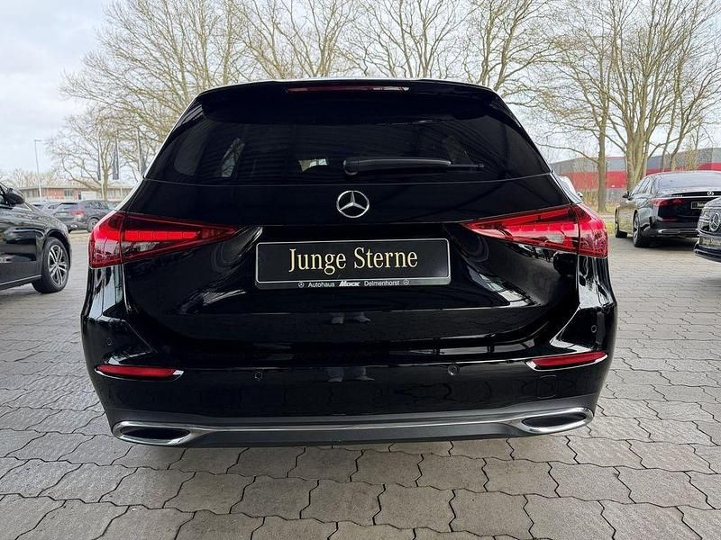 Gebraucht Mercedes C220 Avantgarde 197 PS (144 kW) 2024 Schwarz Limousine