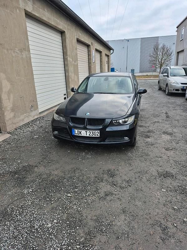 Gebraucht BMW 318 130 PS (95 kW) 2007 Schwarz Limousine