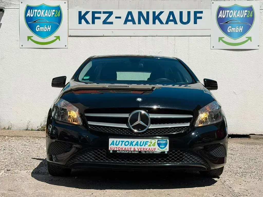 Gebraucht Mercedes A180 122 PS (89 kW) 2014 Schwarz Kleinwagen