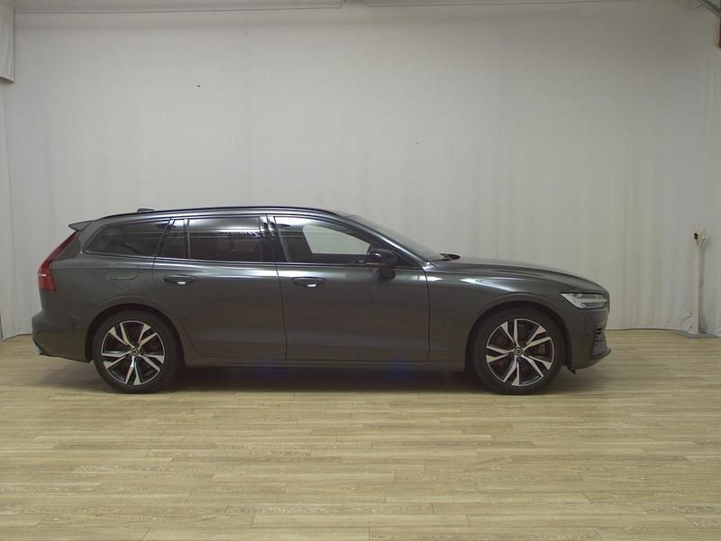 Gebraucht Volvo V60 Plus 253 PS (186 kW) 2022 Grau Kombi