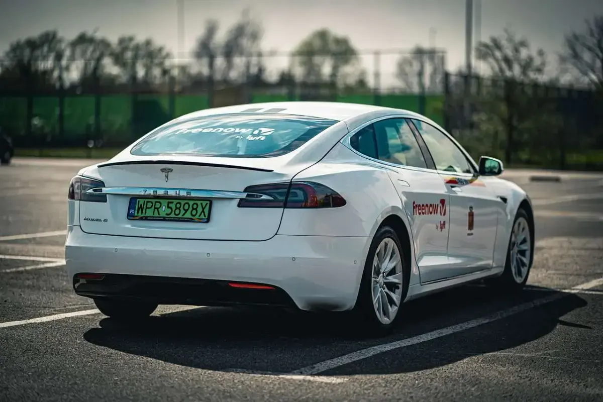 Gebraucht Tesla Model S 284 kW (387 PS) 2017 Weiß Kleinwagen
