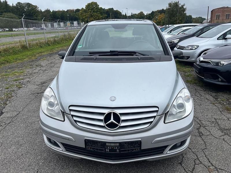 Silber Gebraucht 2005 Mercedes B180 Van / Kleinbus | 900 € (Guter Preis) - Bild 1/4