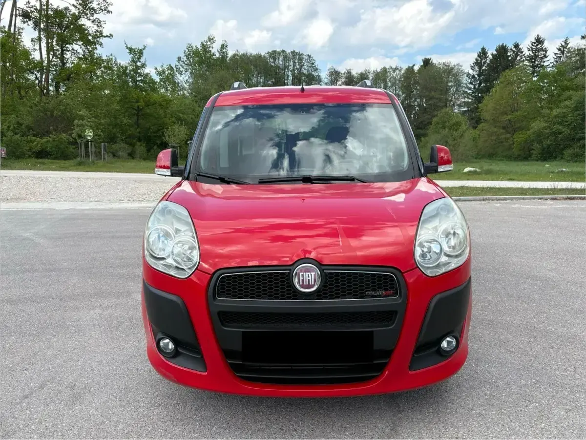 Usata Fiat Doblò Easy 90 CV (66 kW) 2012 Rosso Monovolume